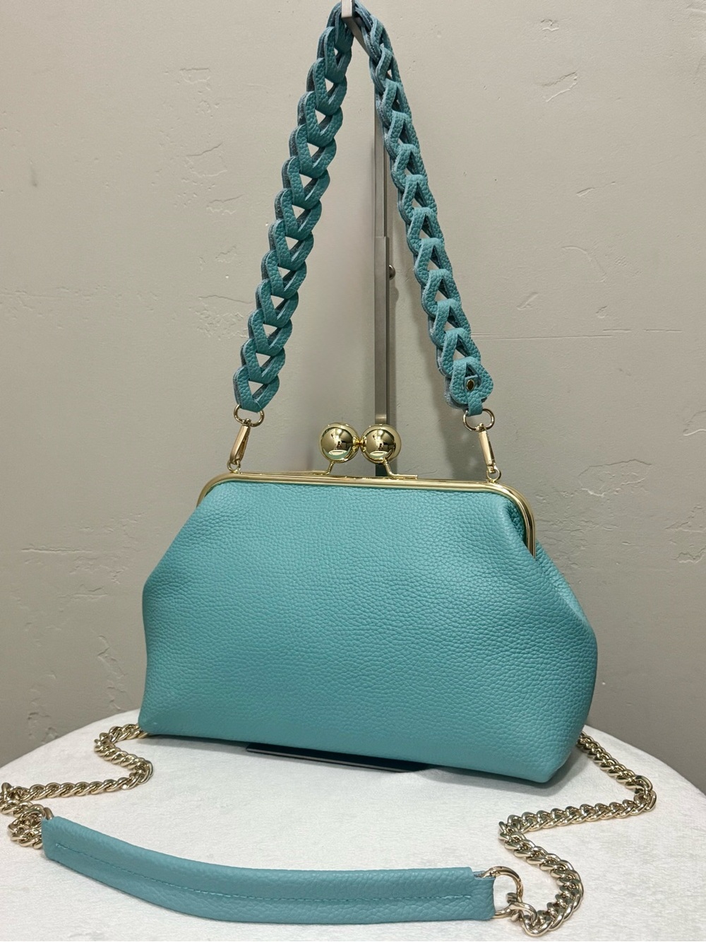 Premium Pebble Calfskin Handmade Rare
Large Ball Kisslock Frame Bag, 2 Straps